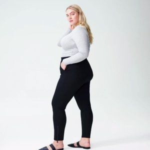 NWT Universal Standard Side Zip Moro Black Ponte L